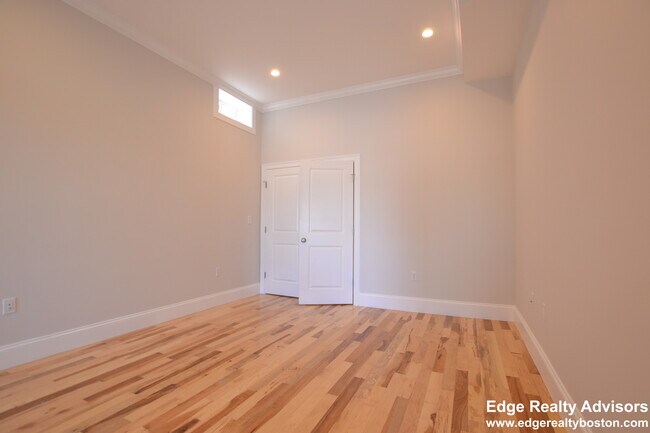 Photo - 168 Bigelow St