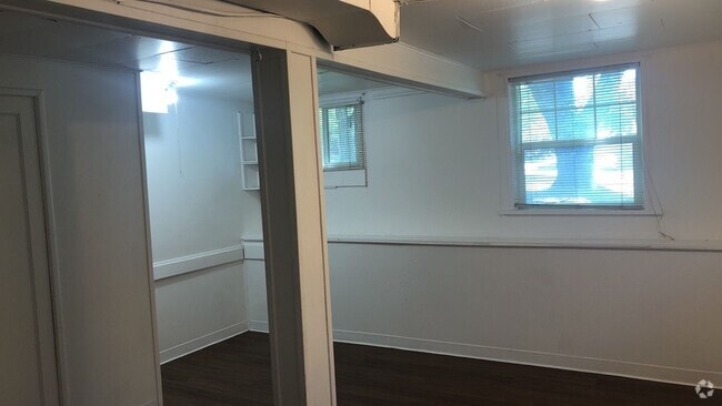 Building Photo - 455 NE Campus St Unit 2 Rental