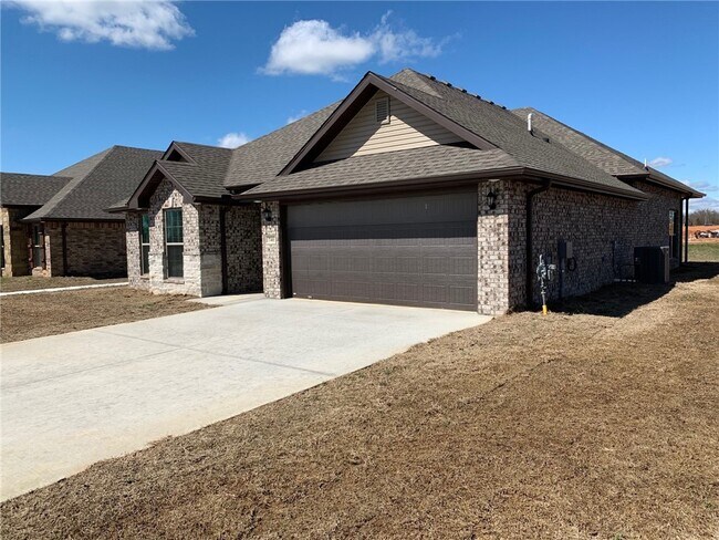 Photo - 740 Arkansas Black