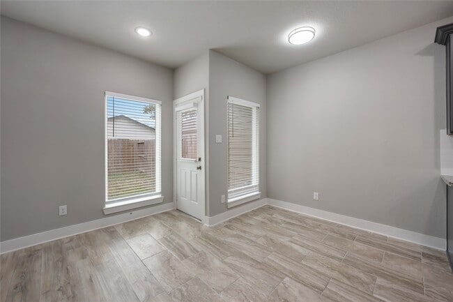 Photo - 4410 Rosemont St