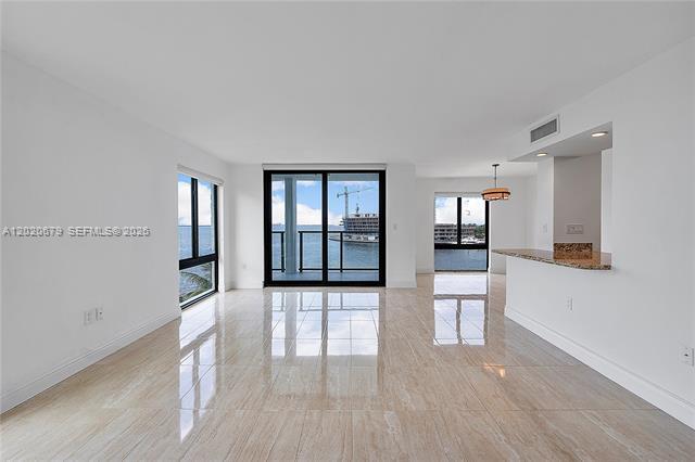 Building Photo - 1600 S Bayshore Ln Unit 6A