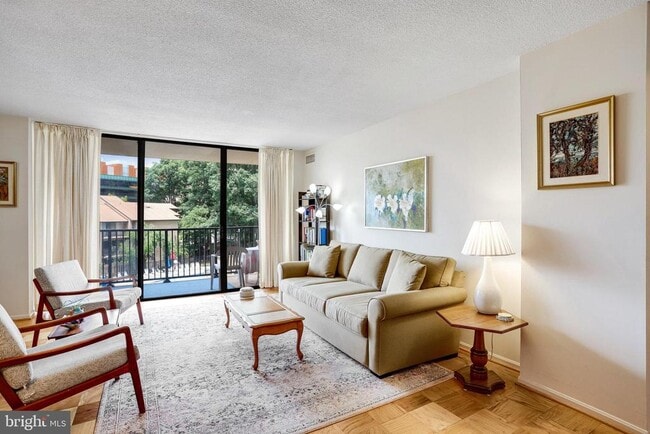 Building Photo - 118 Monroe St Unit 304 Rental