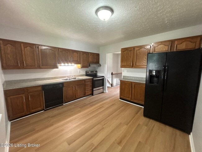 Photo - 418 Lyndon Ln