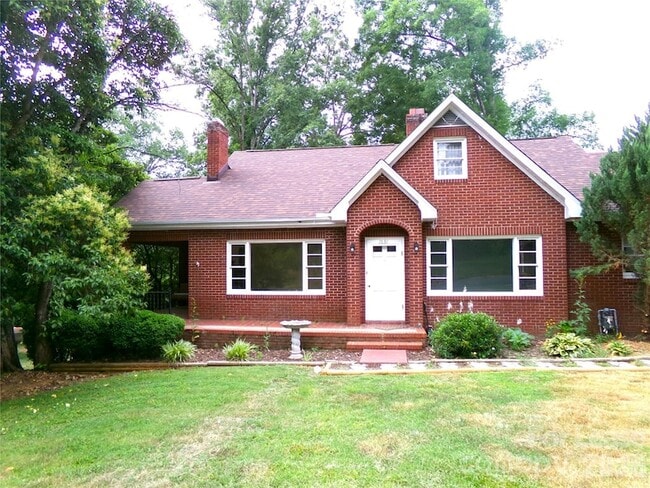 Photo - 1631 Maple Ave