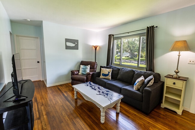 Photo - 810 Texas Ct