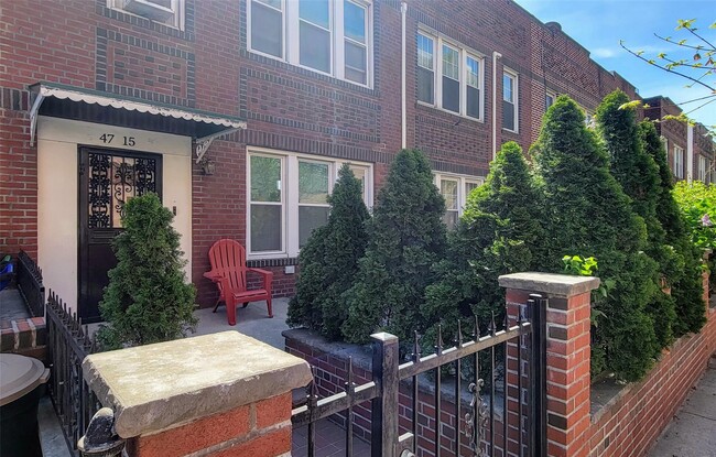 Photo - 47-15 38th St Townhome
