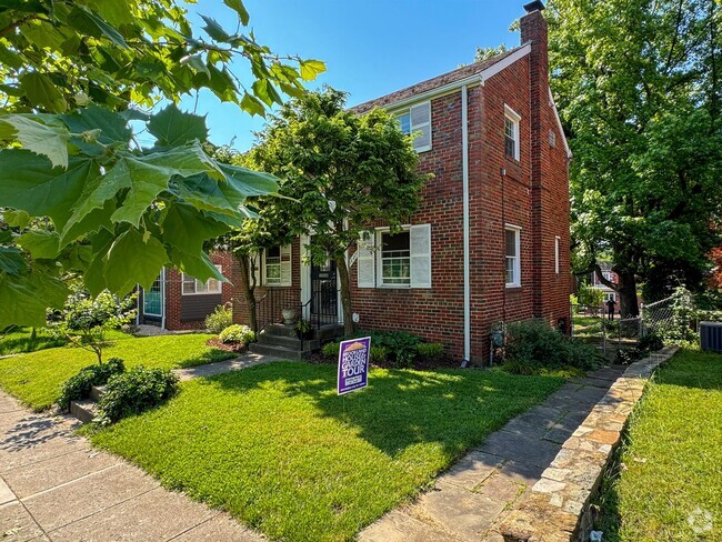 Building Photo - 1627 Webster St NE Rental