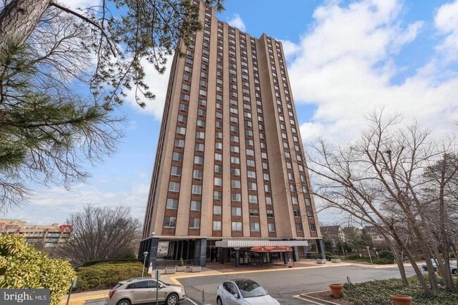 Building Photo - 9701 Fields Rd Unit 301