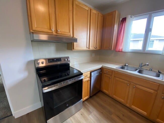 Photo - 542 Pine Ave Unit B