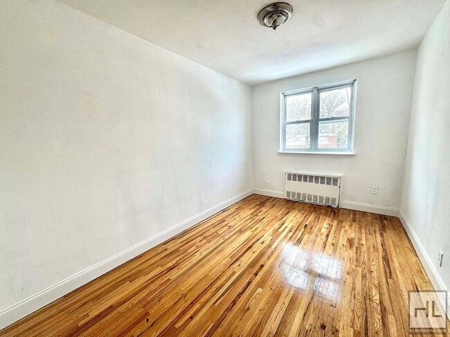 Photo - 28 AVENUE Unit 3