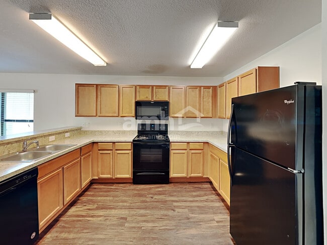 Photo - 911 Wynnmere Walk