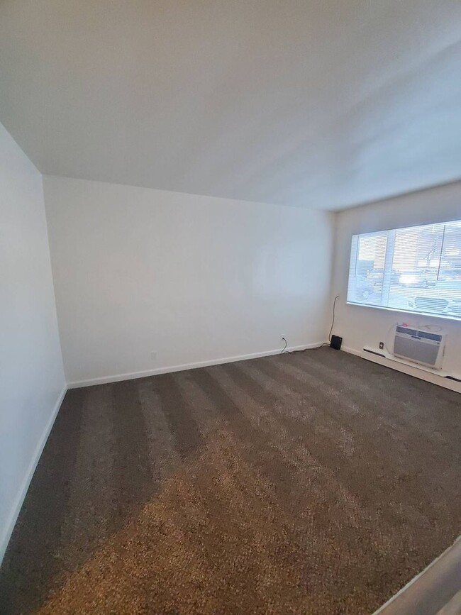 Photo - 1 Bedroom Apartment-July rent FREE! Unit 615 S. Alder St #19