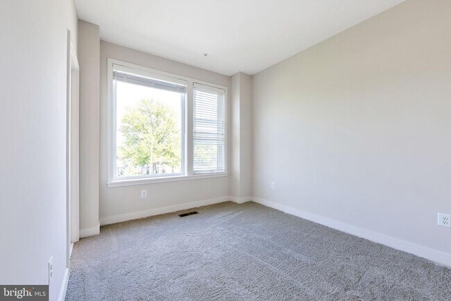 Photo - 16608 Crabbs Branch Way