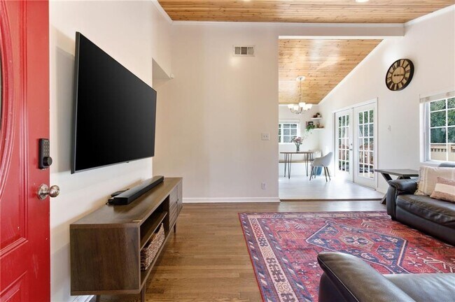 Photo - 3112 Dove Way