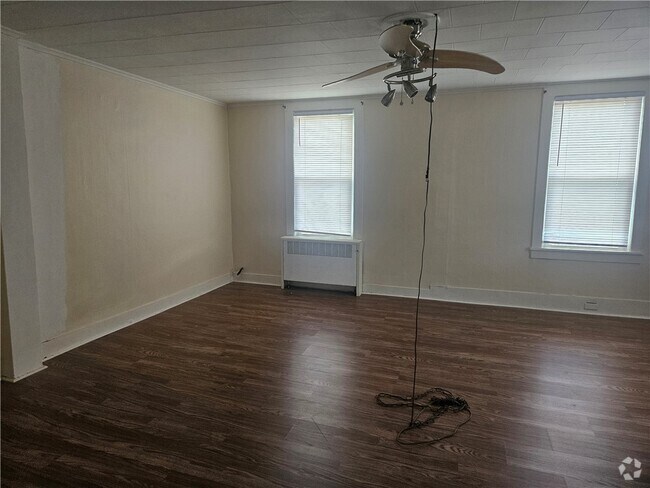 Building Photo - 34 Bridge St Rental