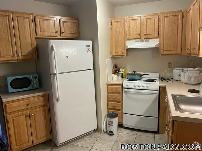 Building Photo - 1126 Boylston St Rental