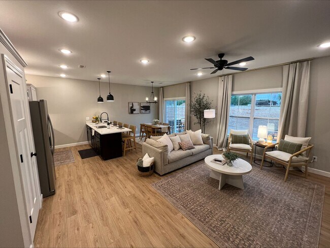 Photo - 7698-MF2-E4 Unit A