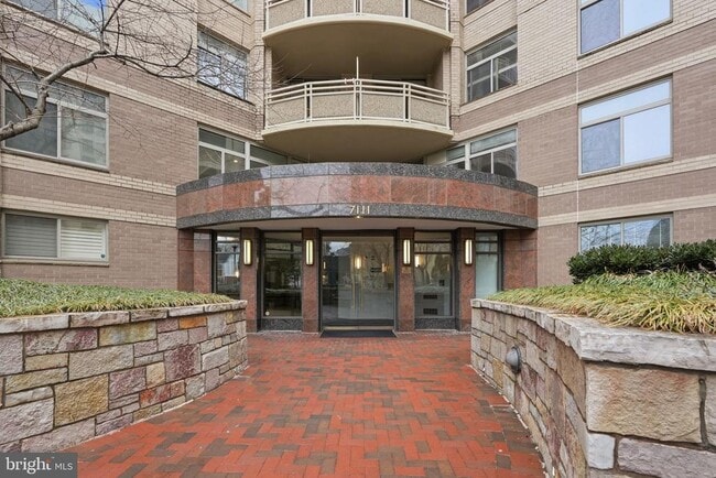 Photo - 7111 Woodmont Ave Unit 518