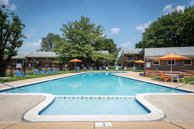 Building Photo - Spring Manor Rental