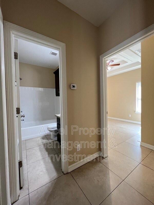 Photo - 2506 E Garfield Ave Unit #1