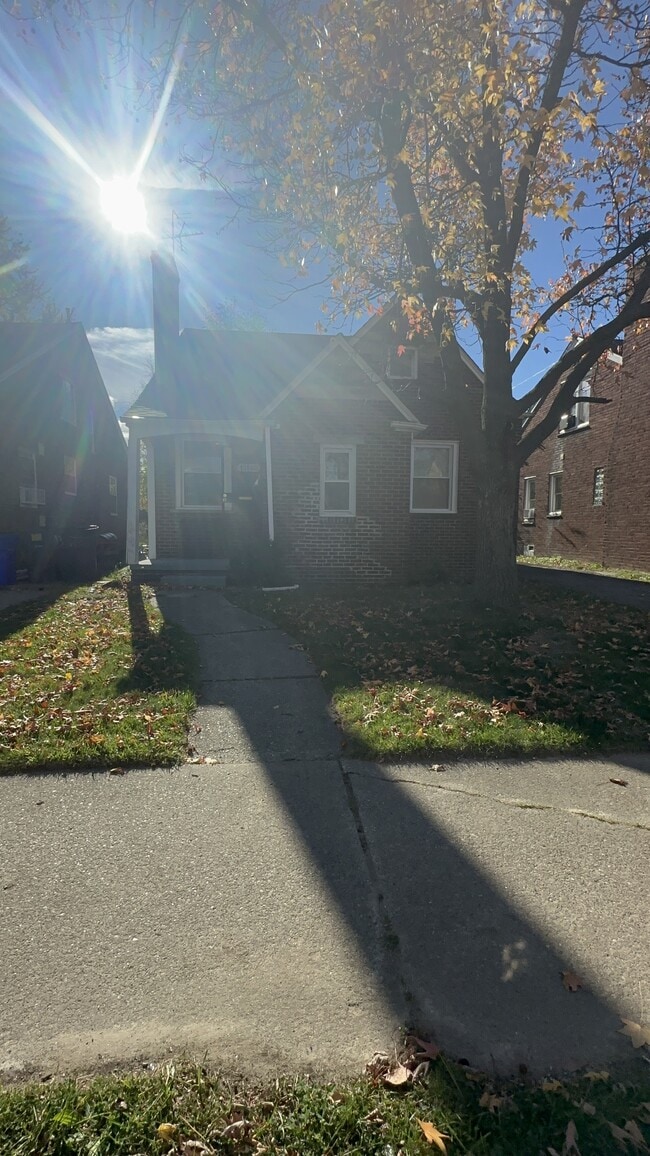 Building Photo - 15060 Hazelridge St Rental