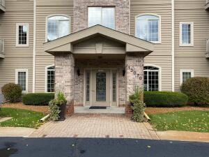 Building Photo - 13070 W Bluemound Rd