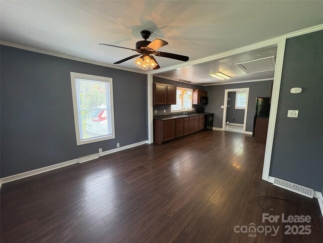 Photo - 617 Miller St