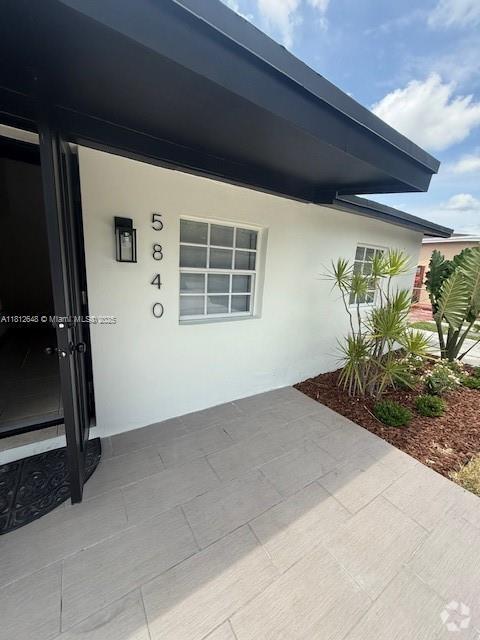 Building Photo - 5840 SW 58th Terrace Rental