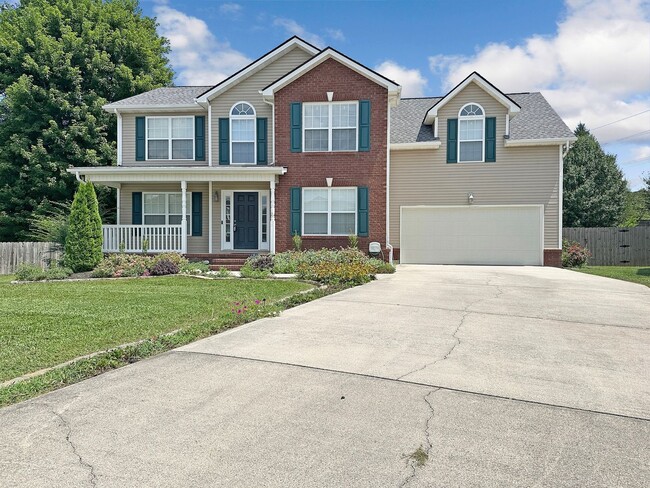 Building Photo - Charming Karns, 3-4 bedroom Home on Quiet ...
