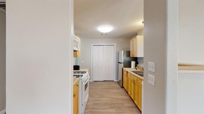 Photo - 5105 Spruce Cove