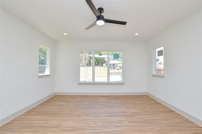 Photo - 7103 Bennett Ave