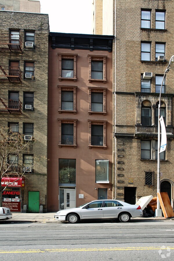 Photo - 110 W 79th St