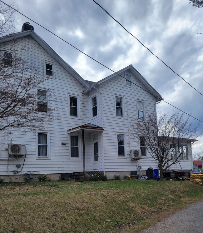 Photo - 653 Mountain View Rd Unit B
