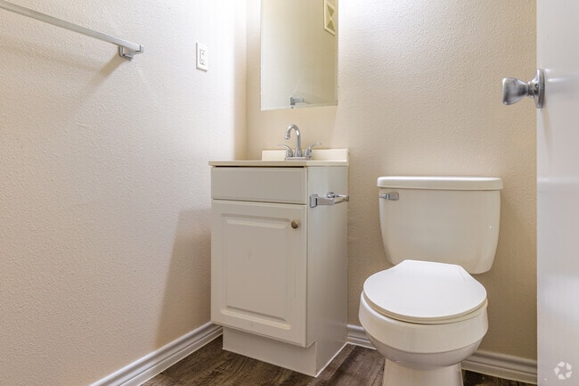 Bathroom - Oak Street Flats: Leasing Specials! Ranch ... Apartments