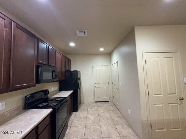 Photo - 2078 Cascadia Dr