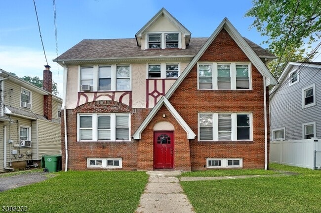 Building Photo - 706 Chestnut St Unit 3