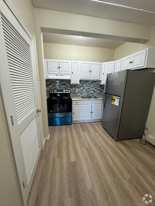 Building Photo - 1053 E Main St Unit 8 Rental
