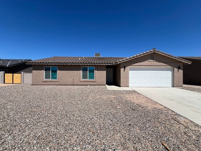 Building Photo - BRAND NEW 3 BEDROOM HOME!