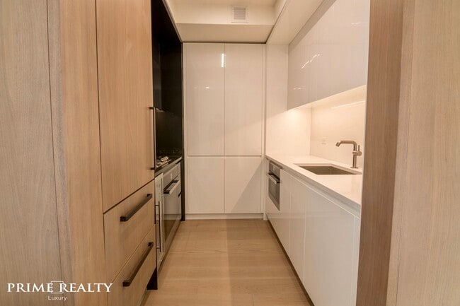 Building Photo - 196 Orchard St Unit 6K