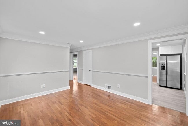 Photo - 9728 53rd Ave