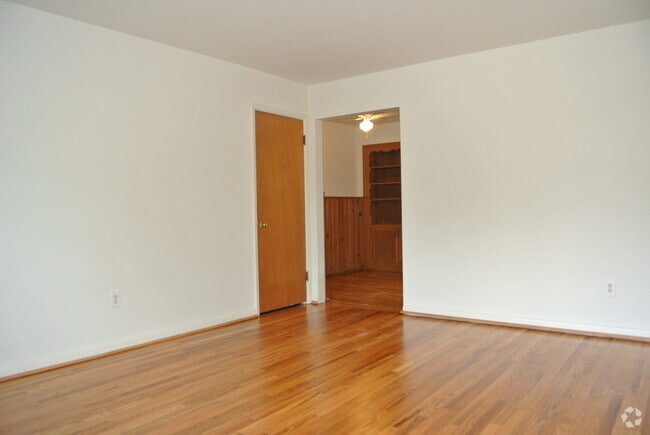 Building Photo - 2935 Linwood Ave Unit A Rental