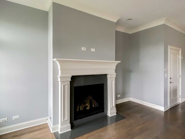 Photo - 1241 W Oakdale Ave Unit W3