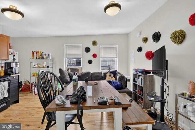 Photo - 1655 S Bancroft St Unit 2