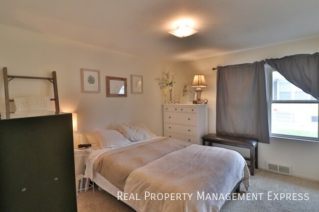 Building Photo - Spacious 1 bedroom 1 bathroom in a great n... Rental