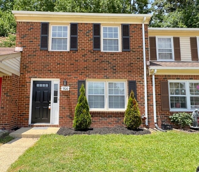 Building Photo - Come visit this cute 3 bedroom 1.5 bath in Chesapeake