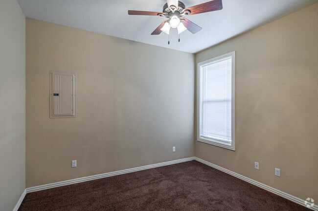 3BR, 2BA - 1,150SF