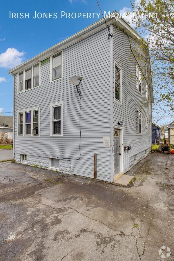 Building Photo - 175 Freund St Unit Rear Flr 2 Rental