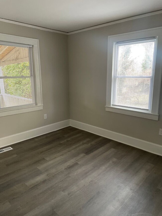 Photo - 635 W Northwest Blvd