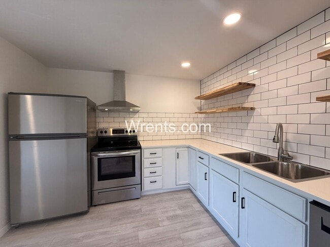 Photo - Unique 1 Bed / 1 Bath Duplex in Convenient Spokane Location!