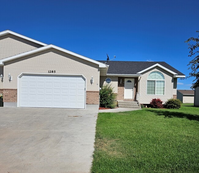 Building Photo - 1285 Jackson Dr Rental